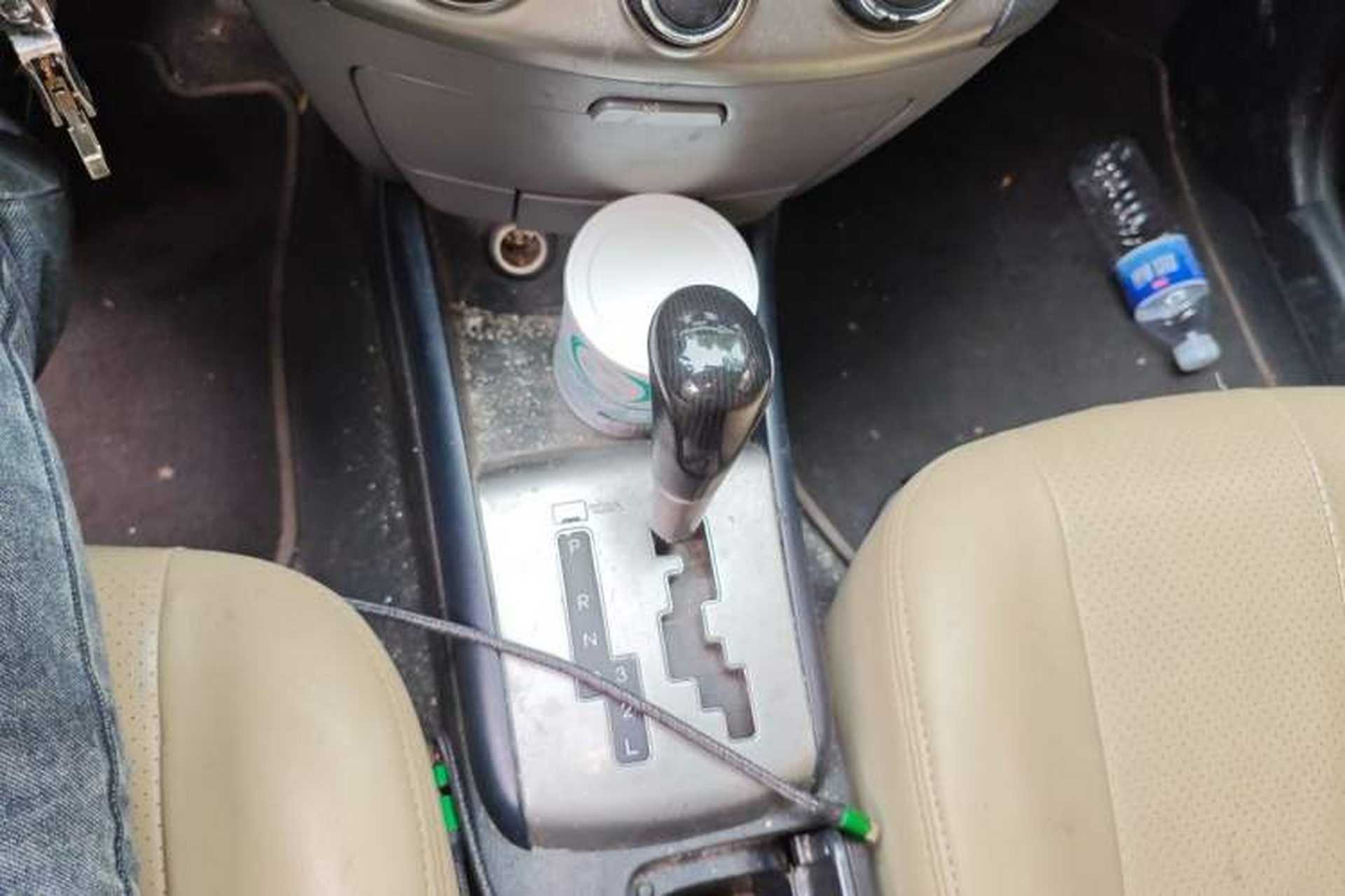 Used Hyundai Celesta 2011 1.6L Automatic Comfort Edition Gear Lever