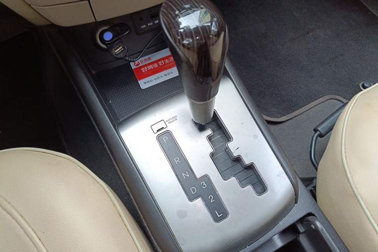 Used Hyundai Celesta 2011 1.6L Automatic Comfort Edition Gear Lever