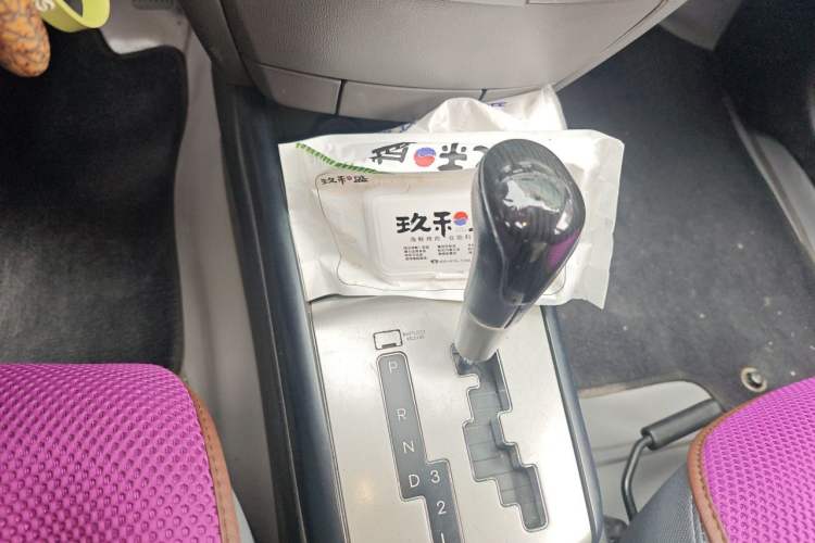 Used Hyundai Celesta 2011 1.6L Automatic Comfort Edition Gear Lever