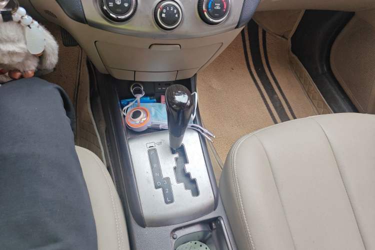 Used Hyundai Celesta 2011 1.6L Automatic Comfort Edition Gear Lever
