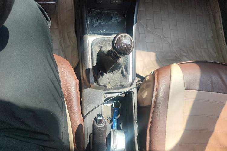 Used Hyundai Celesta 2011 1.6L Manual Comfort Edition Gear Lever