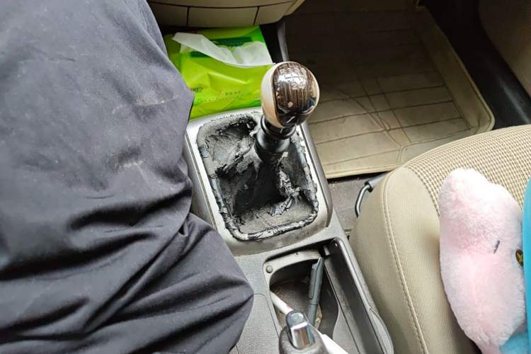 Used Hyundai Celesta 2011 1.6L Manual Comfort Edition Gear Lever