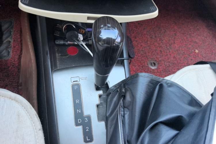 Used Hyundai Celesta 2011 1.6L Automatic Comfort Edition Gear Lever