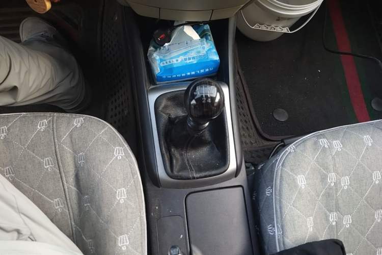 Used Hyundai Celesta 2011 1.6L Manual Comfort Edition Gear Lever