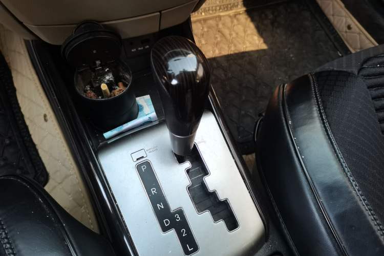 Used Hyundai Celesta 2011 1.6L Automatic Luxury Version Gear Lever