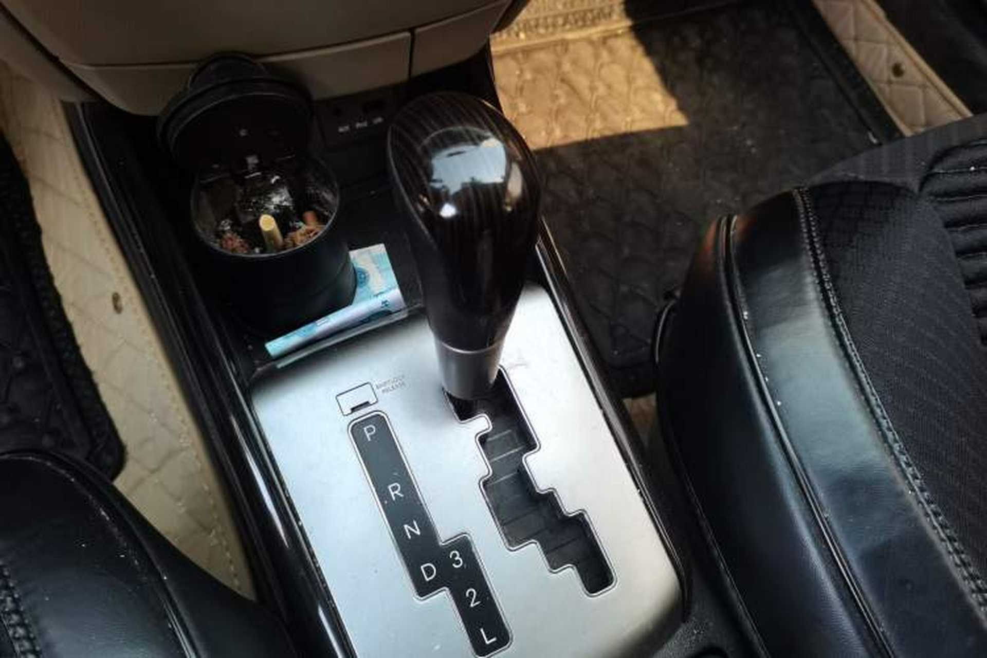 Used Hyundai Celesta 2011 1.6L Automatic Luxury Version Gear Lever