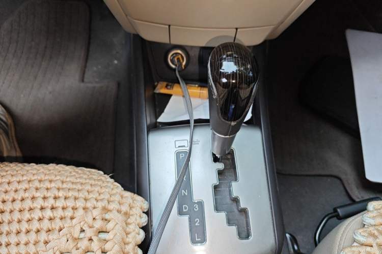 Used Hyundai Celesta 2011 1.6L Automatic Comfort Edition Gear Lever