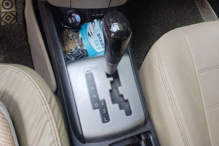 Used Hyundai Celesta 2011 1.6L Automatic Comfort Edition Gear Lever