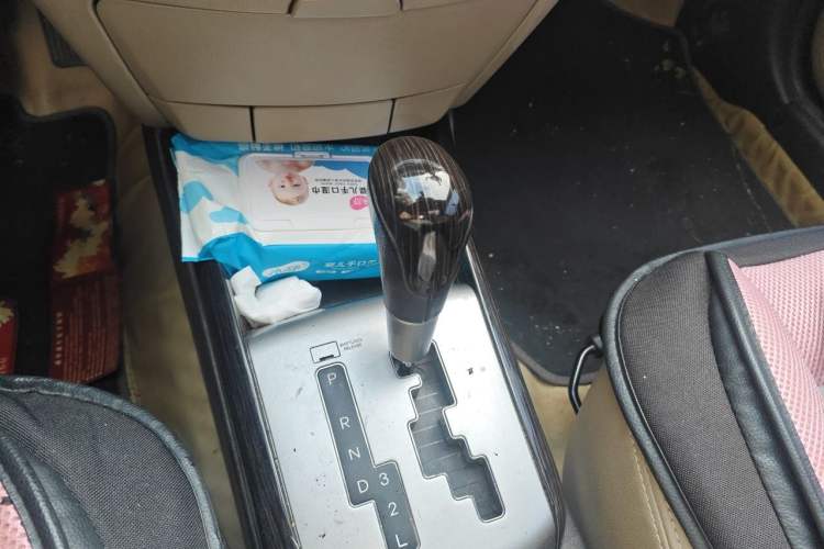 Used Hyundai Celesta 2011 1.6L Automatic Luxury Version Gear Lever