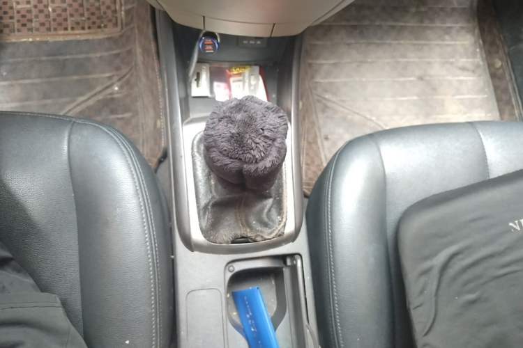 Used Hyundai Celesta 2011 1.6L Manual Comfort Edition Gear Lever
