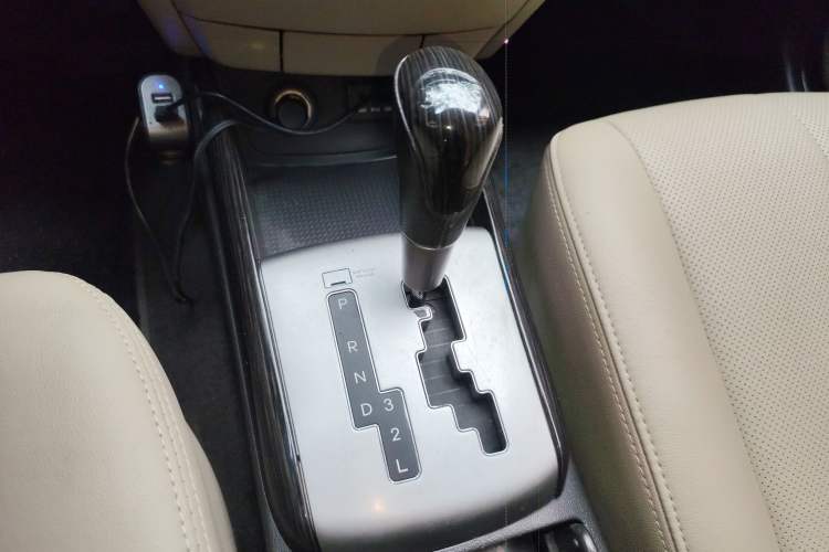 Used Hyundai Celesta 2011 1.6L Automatic Luxury Version Gear Lever