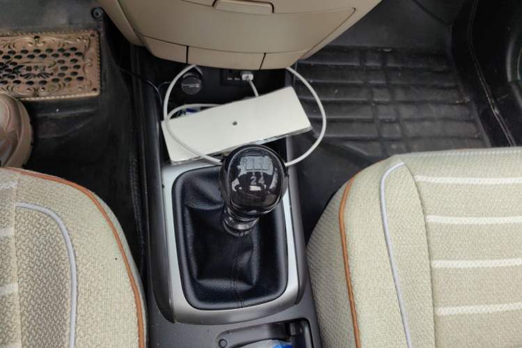 Used Hyundai Celesta 2011 1.6L Manual Luxury Model Gear Lever
