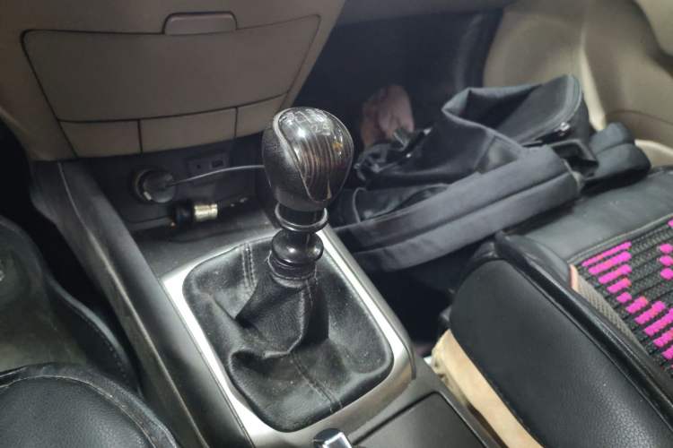 Used Hyundai Celesta 2011 1.6L Manual Luxury Model Gear Lever