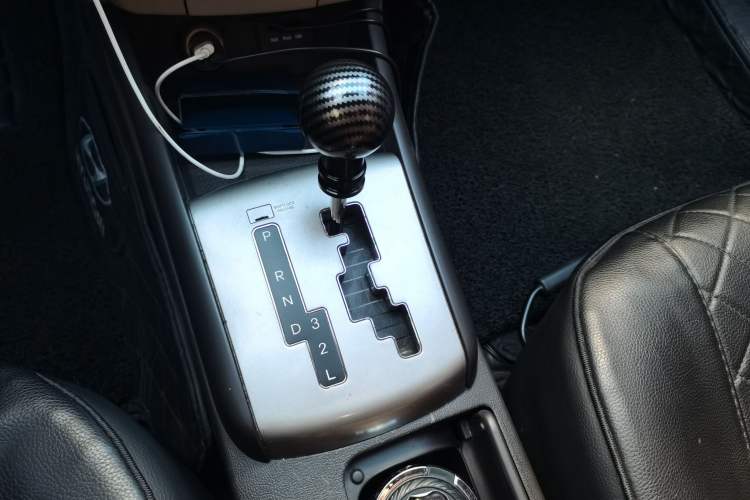 Used Hyundai Celesta 2011 1.6L Automatic Comfort Edition Gear Lever