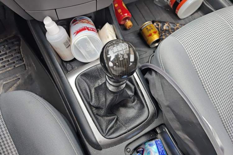 Used Hyundai Celesta 2011 1.6L Manual Comfort Edition Gear Lever