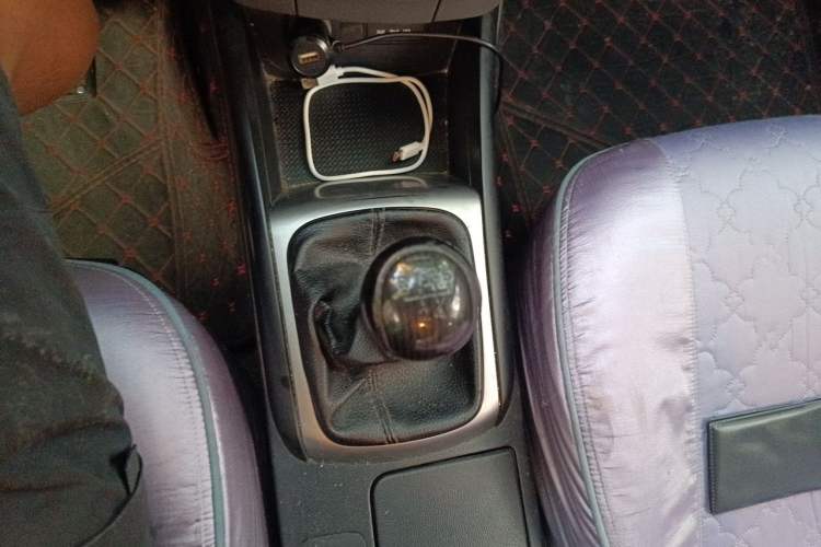 Used Hyundai Celesta 2011 1.6L Manual Comfort Edition Gear Lever
