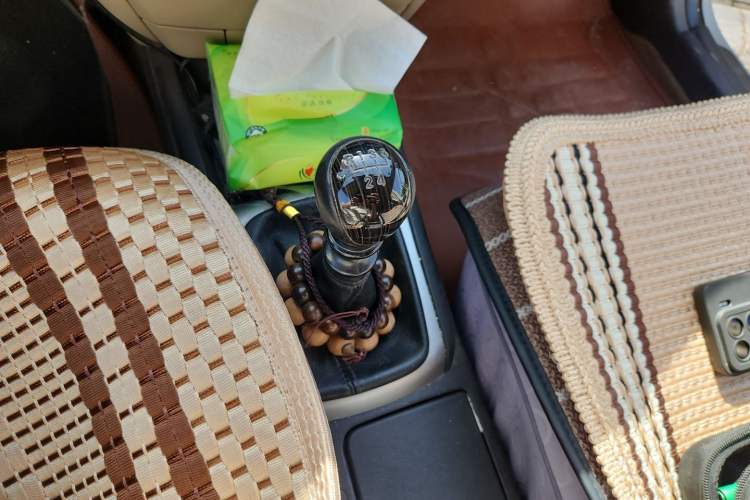 Used Hyundai Celesta 2011 1.6L Manual Comfort Edition Gear Lever