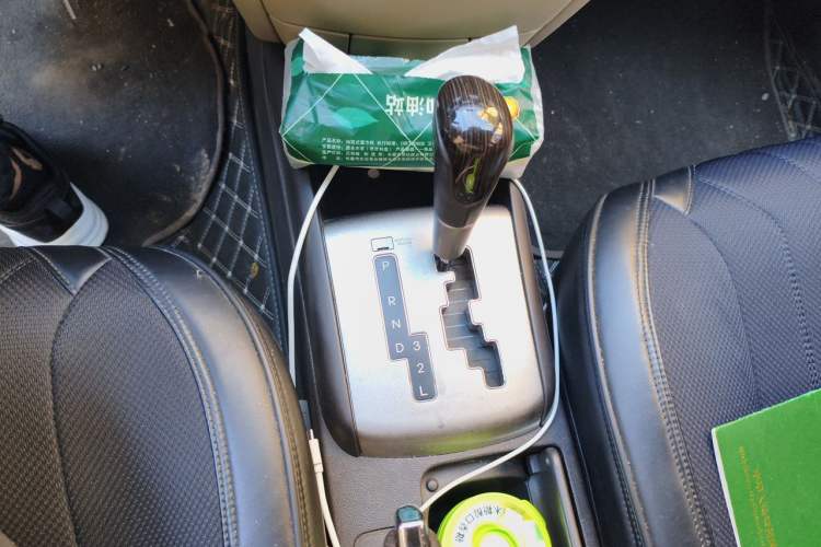 Used Hyundai Celesta 2011 1.6L Automatic Comfort Edition Gear Lever