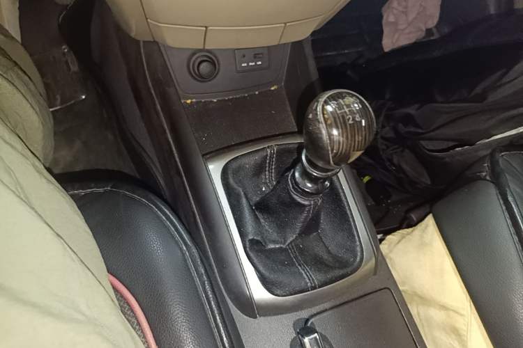 Used Hyundai Celesta 2011 1.6L Manual Luxury Model Gear Lever
