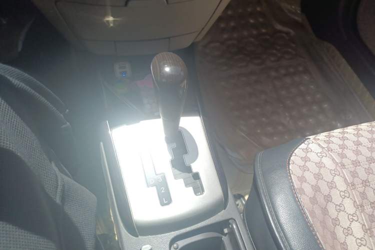 Used Hyundai Celesta 2011 1.6L Automatic Luxury Version Gear Lever
