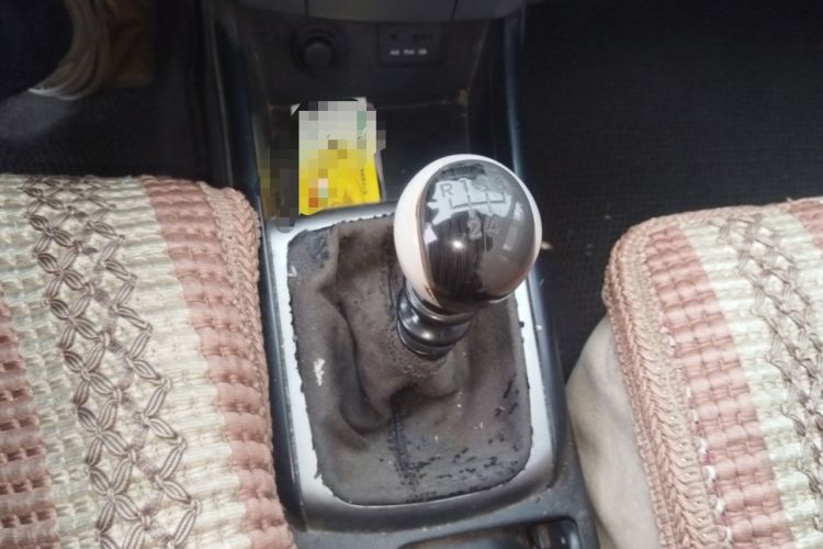 Used Hyundai Celesta 2011 1.6L Manual Luxury Model Gear Lever