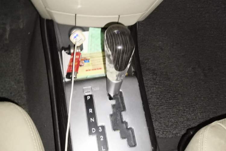 Used Hyundai Celesta 2011 1.6L Automatic Luxury Version Gear Lever