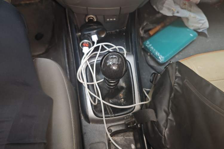 Used Hyundai Celesta 2011 1.6L Manual Comfort Edition Gear Lever