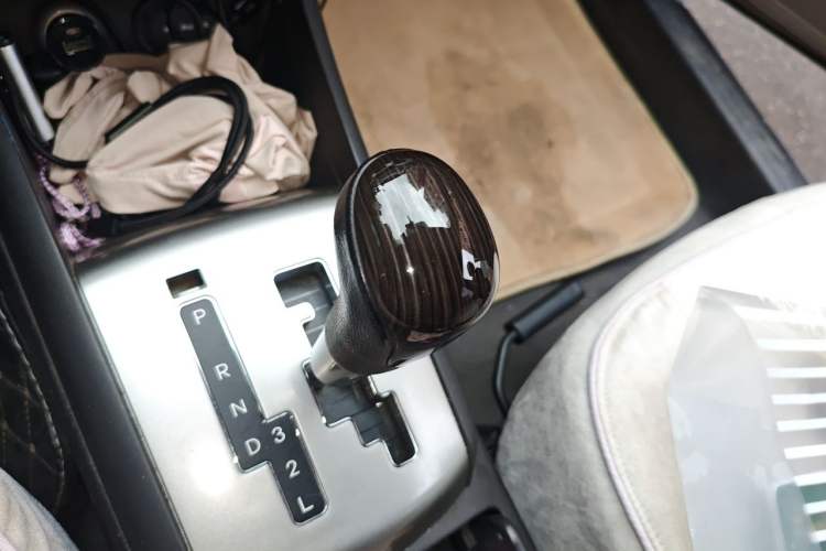 Used Hyundai Celesta 2011 1.6L Automatic Comfort Edition Gear Lever