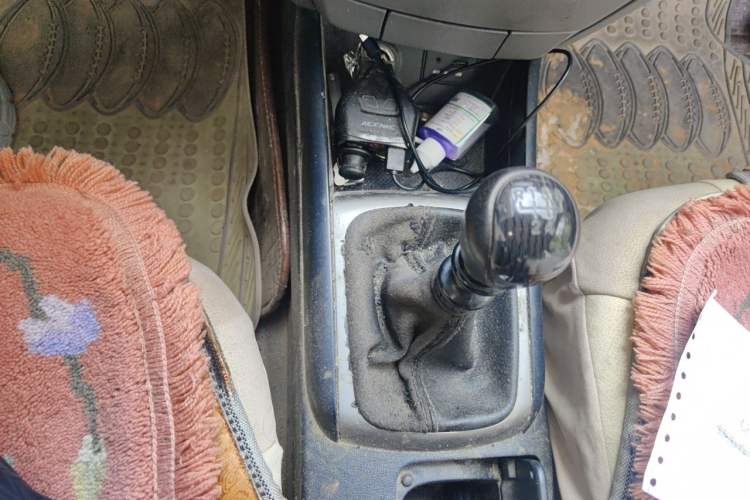 Used Hyundai Celesta 2011 1.6L Manual Luxury Model Gear Lever