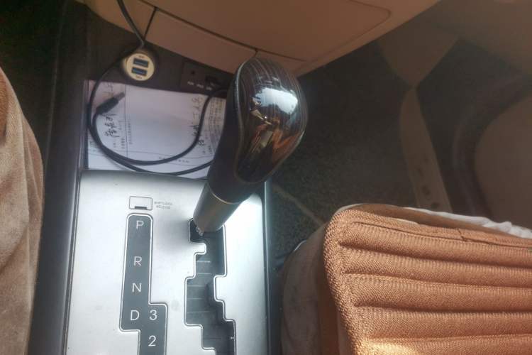 Used Hyundai Celesta 2011 1.6L Automatic Comfort Edition Gear Lever