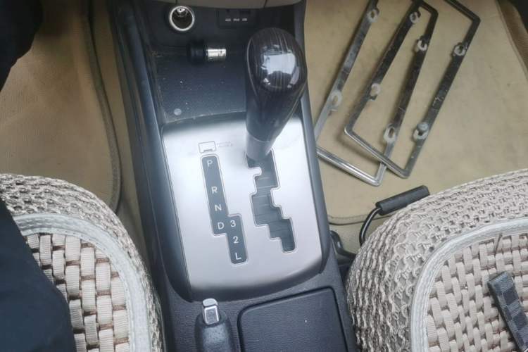 Used Hyundai Celesta 2011 1.6L Automatic Comfort Edition Gear Lever