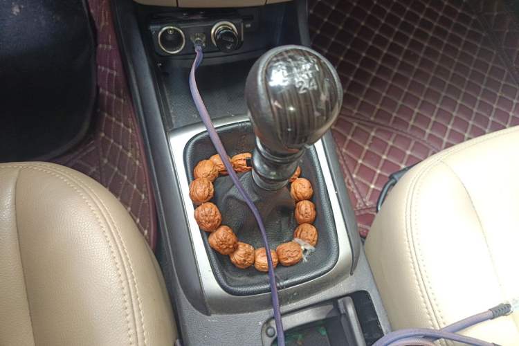 Used Hyundai Celesta 2011 1.6L Manual Comfort Edition Gear Lever