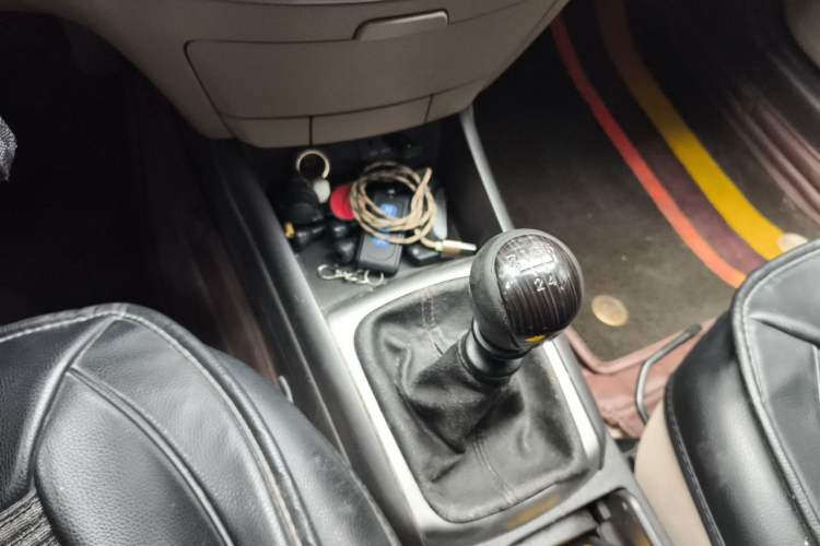 Used Hyundai Celesta 2011 1.6L Manual Luxury Model Gear Lever