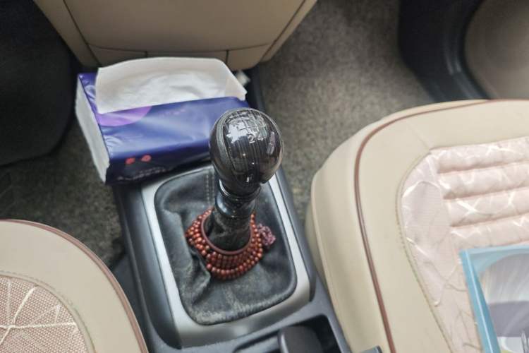 Used Hyundai Celesta 2011 1.6L Manual Comfort Edition Gear Lever