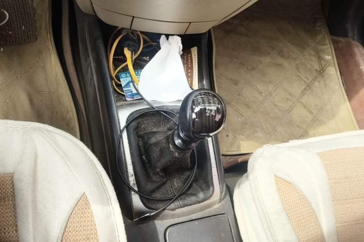 Used Hyundai Celesta 2011 1.6L Manual Luxury Model Gear Lever