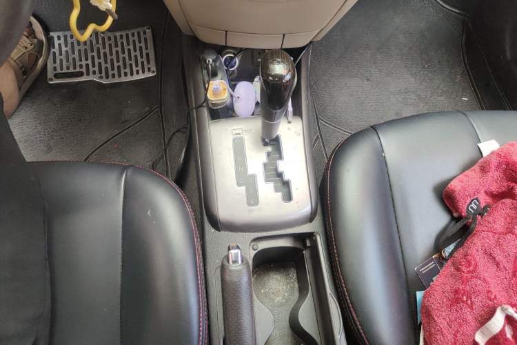Used Hyundai Celesta 2011 1.6L Automatic Comfort Edition Gear Lever