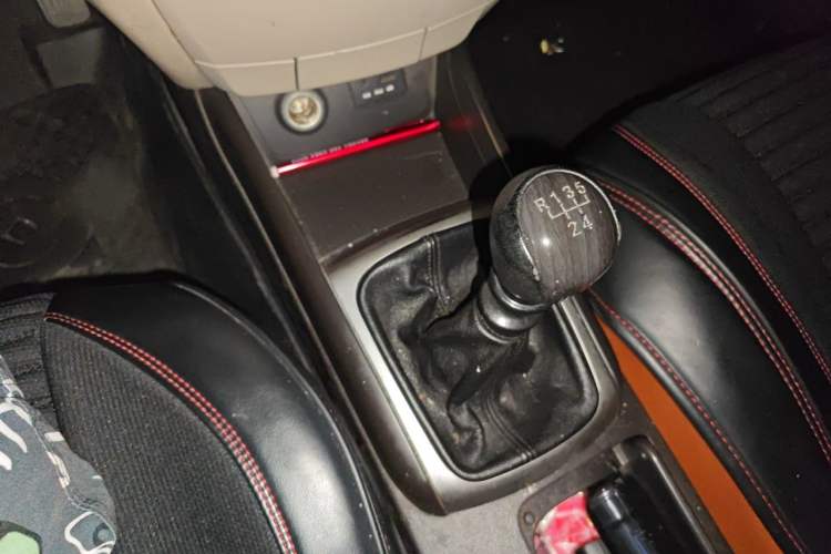 Used Hyundai Celesta 2011 1.6L Manual Luxury Model Gear Lever