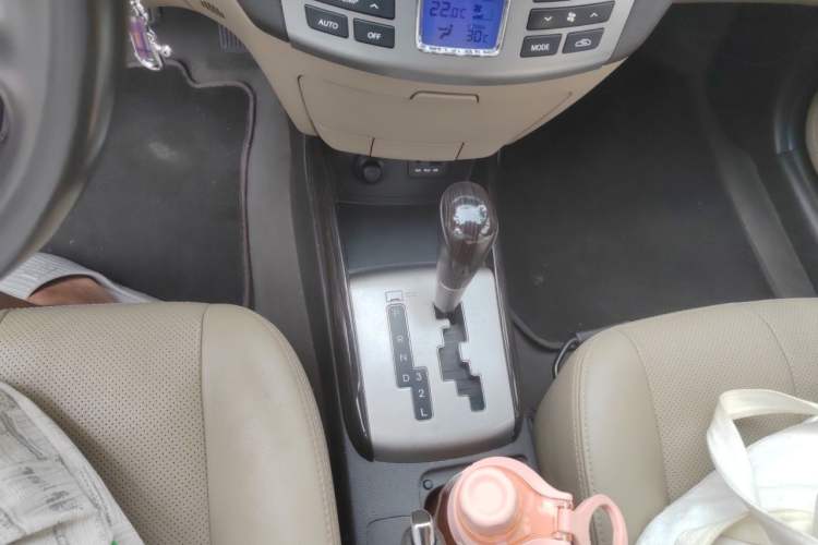 Used Hyundai Celesta 2011 1.6L Automatic Luxury Version Gear Lever