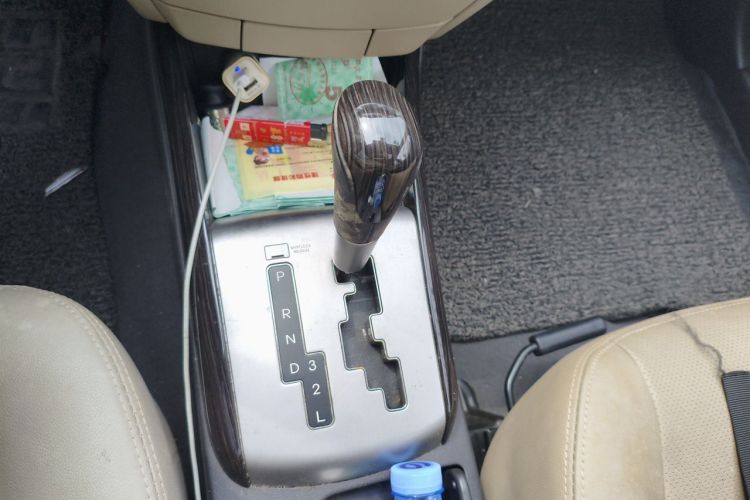 Used Hyundai Celesta 2011 1.6L Automatic Luxury Version Gear Lever