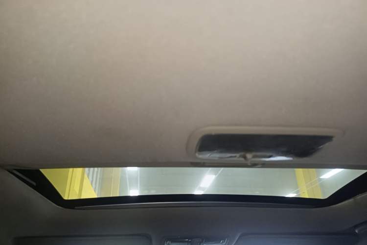 Used Hyundai Celesta 2011 1.6L Manual Luxury Model Headliner