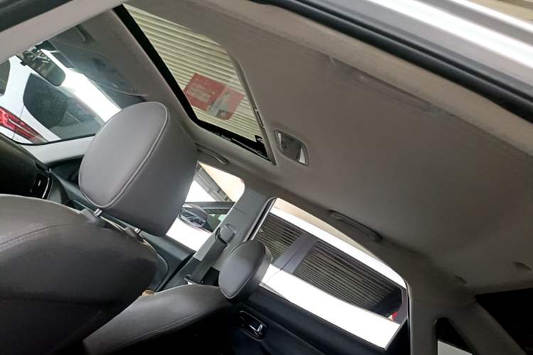 Used Hyundai Celesta 2011 1.6L Automatic Luxury Version Headliner