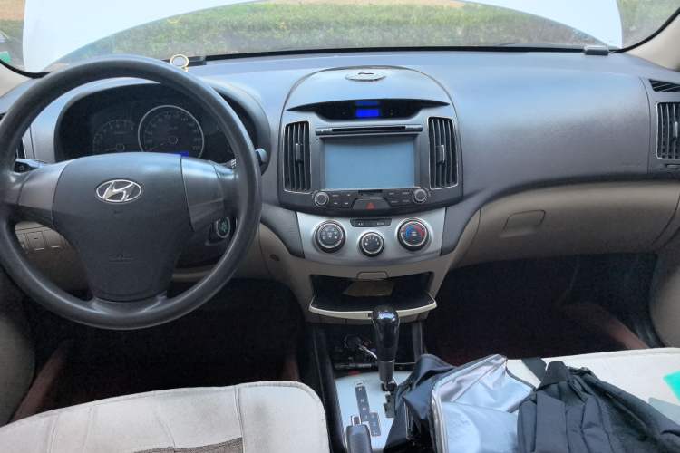 Used Hyundai Celesta 2011 1.6L Automatic Comfort Edition Interior 2