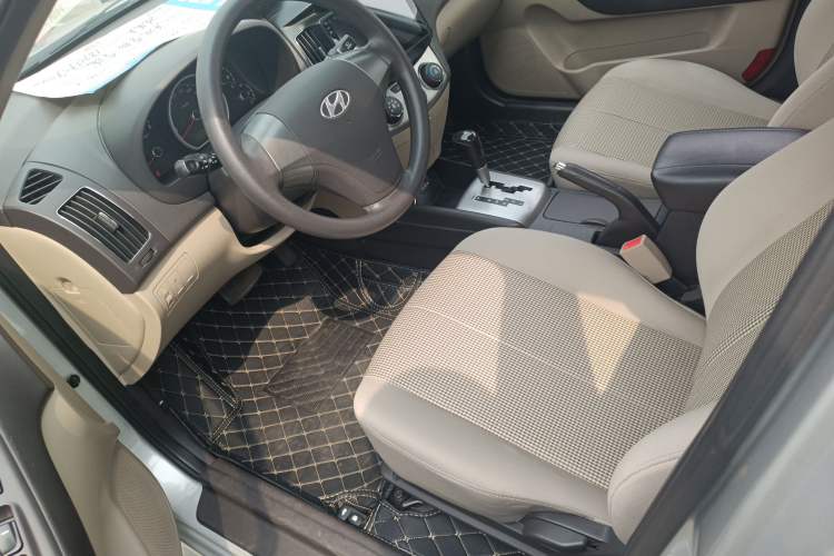 Used Hyundai Celesta 2011 1.6L Automatic Comfort Edition Interior 2