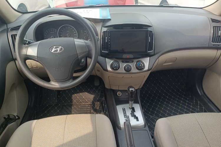 Used Hyundai Celesta 2011 1.6L Automatic Comfort Edition Interior 3