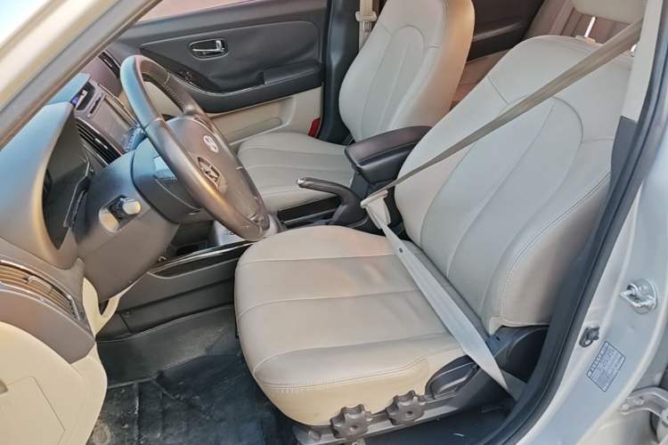 Used Hyundai Celesta 2011 1.6L Automatic Luxury Version Left Front Seat