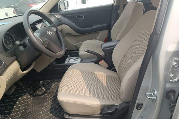 Used Hyundai Celesta 2011 1.6L Automatic Comfort Edition Left Front Seat