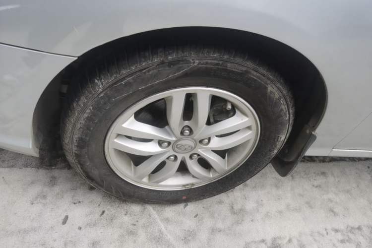 Used Hyundai Celesta 2011 1.6L Automatic Comfort Edition Left Front Wheel Hub