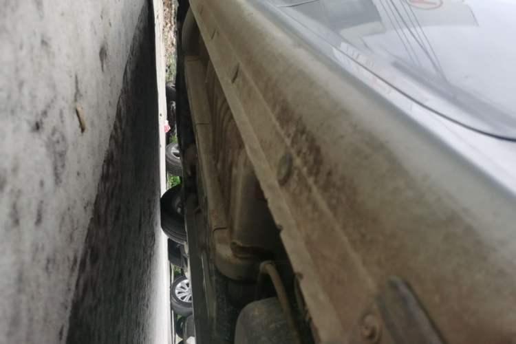 Used Hyundai Celesta 2011 1.6L Automatic Comfort Edition Left Side Sill