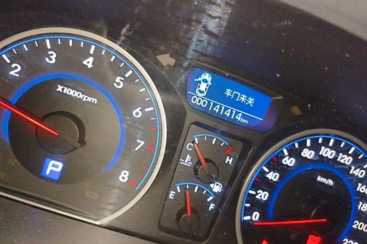 Used Hyundai Celesta 2011 1.6L Automatic Luxury Version Odometer Close Up