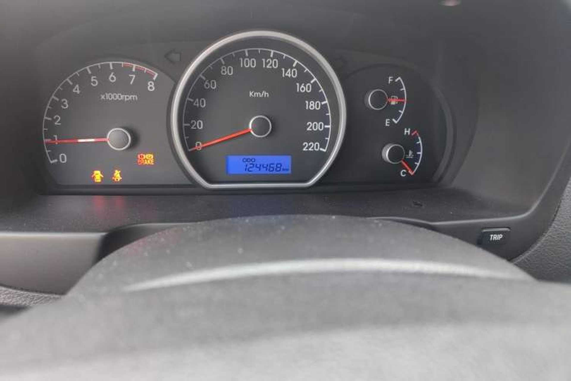 Used Hyundai Celesta 2011 1.6L Manual Comfort Edition Odometer Close Up